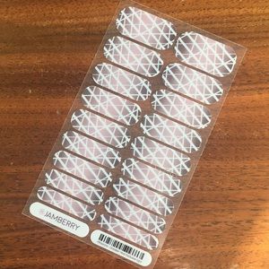 Host Bonus Nail Wrap!